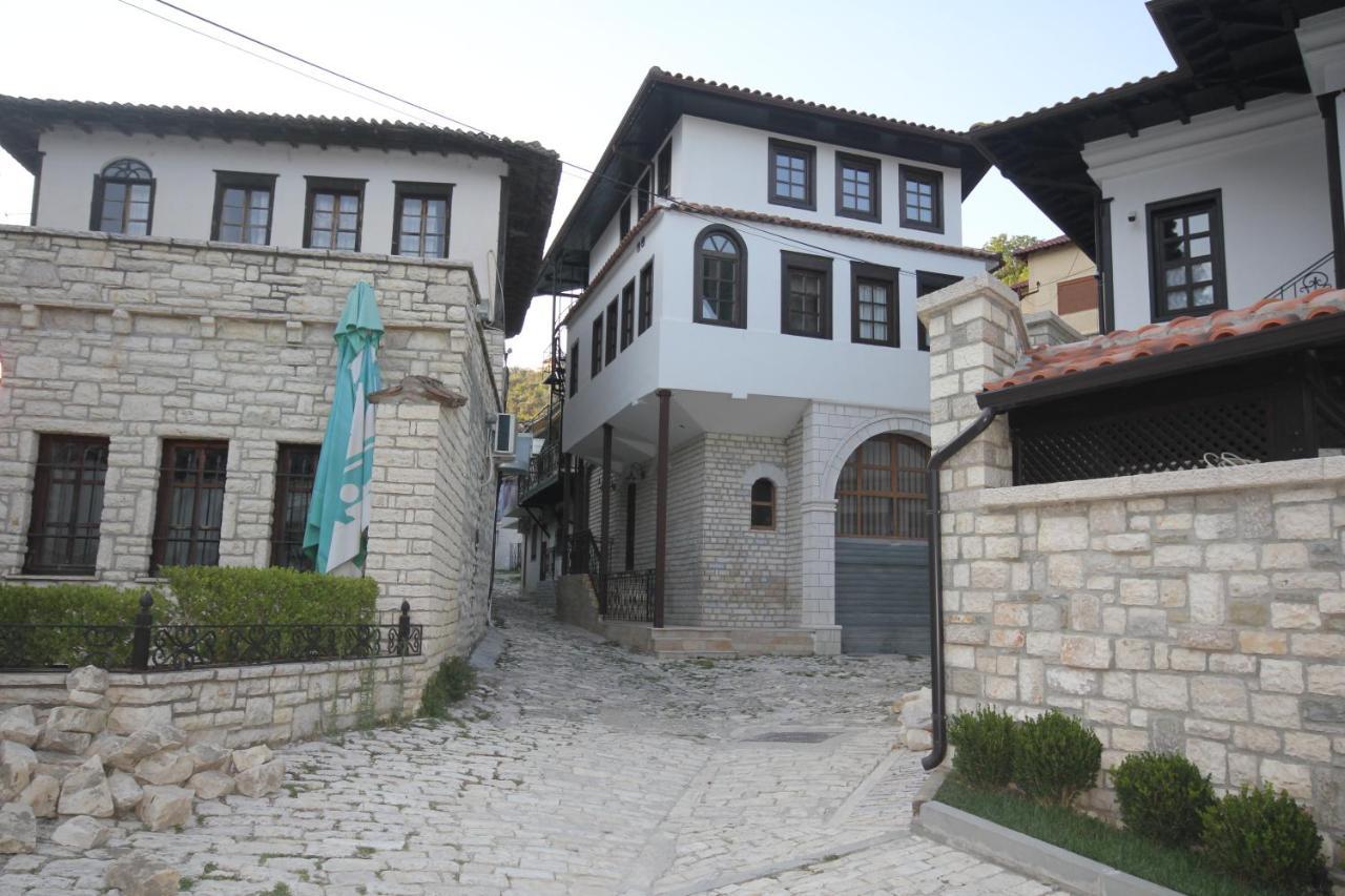 Apartment Altin In Old Town Berat Exterior photo